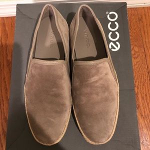 Vince slip on shoes ladies size 6. New with tag.